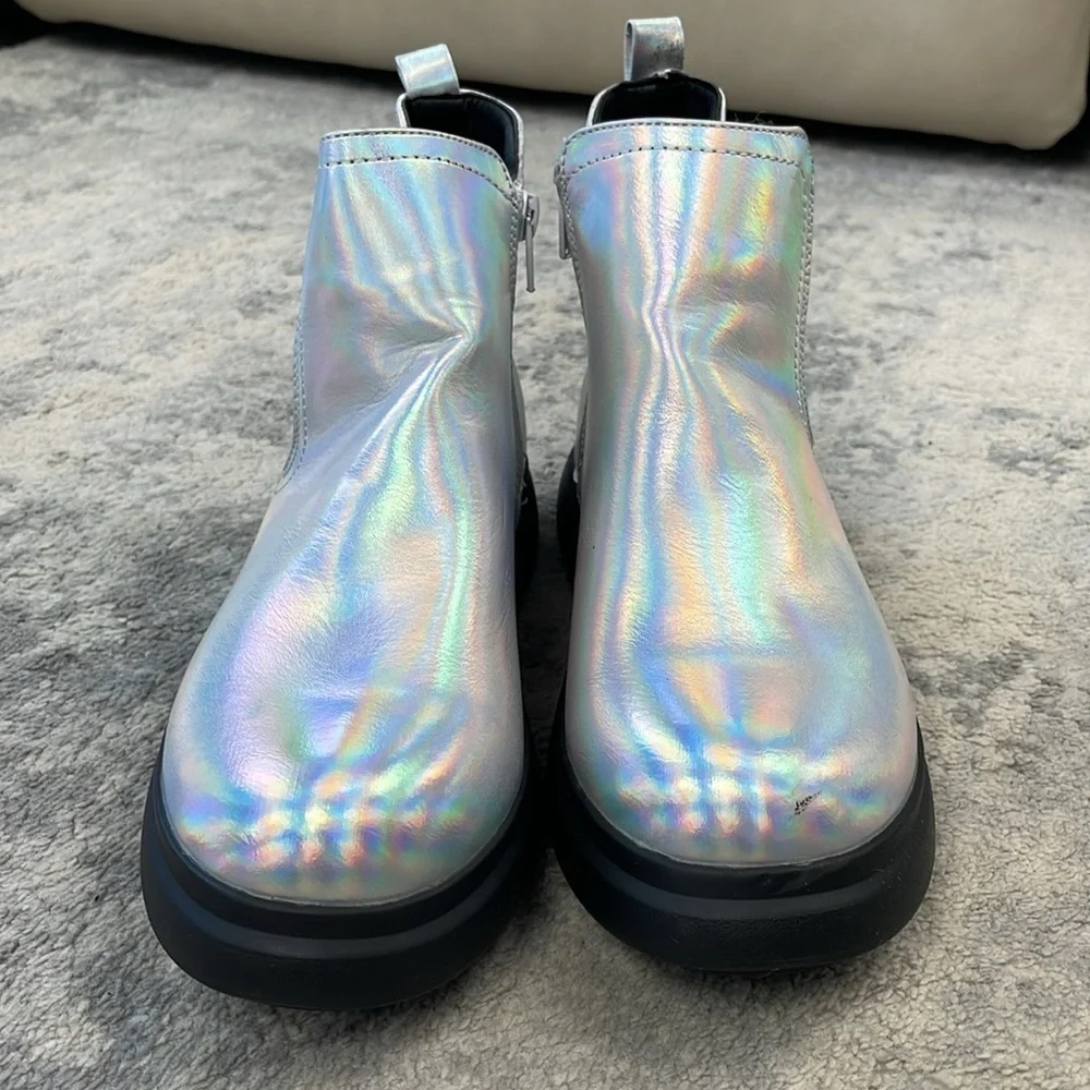 New DV Dolce Vita Cole Ankle Boots Iridescent Metallic Moon Boots Sz 4